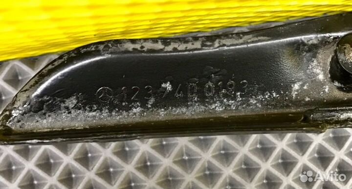 Планка багажника задняя Mercedes-Benz W123 W123