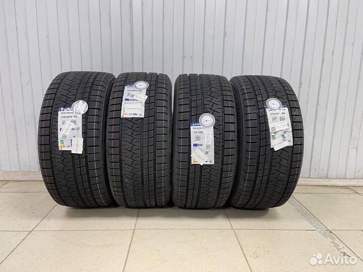 Triangle Snowlink TWT02 295/35 R21