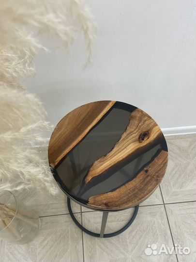 Журнальный столик круглый из дерева