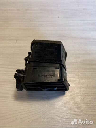 Дефлектор левый Hyundai Elantra XD G4ED