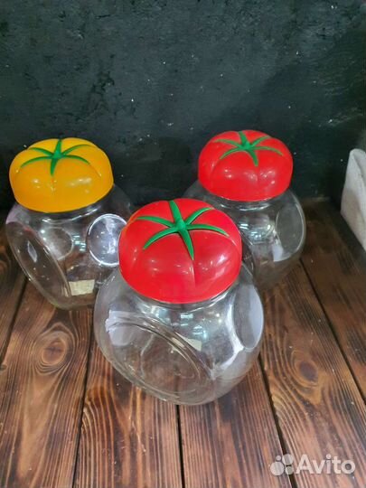 Банка для сыпучих продуктов с крышкой помидор