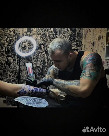 Тату мастер в студии