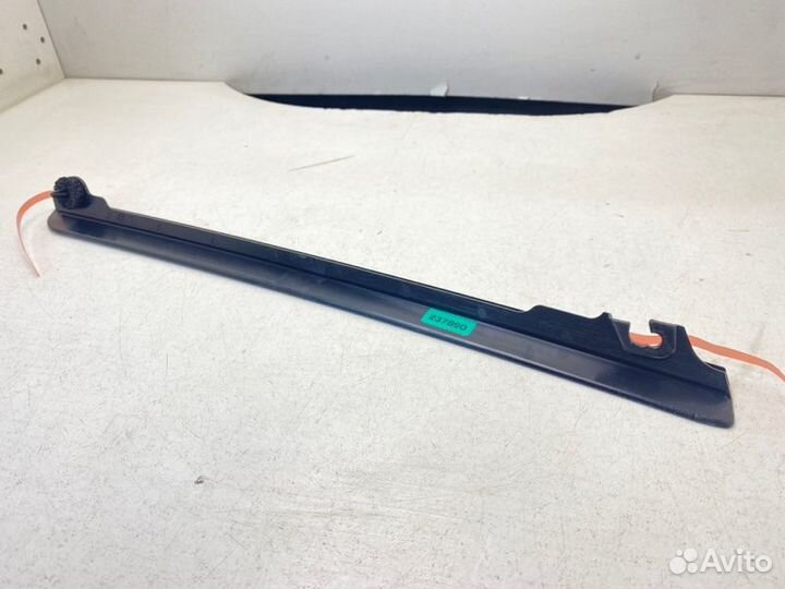 Накладка стекла задняя левая Suzuki Vitara 3