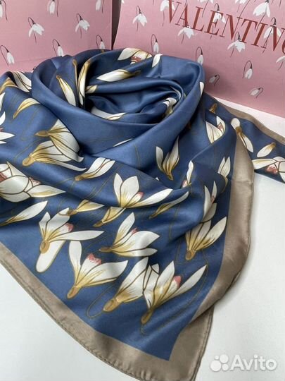 Шелковый платок Valentino