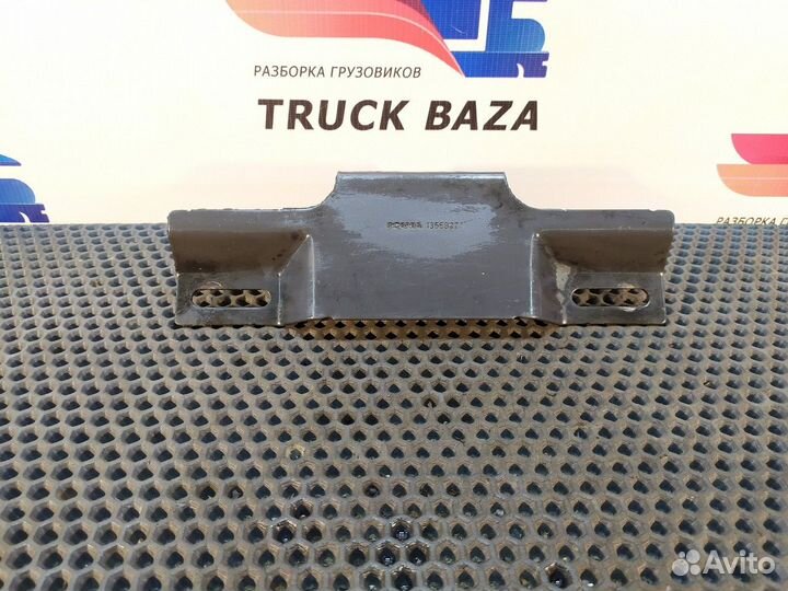 1355927 Кронштейн ускорительного клапана