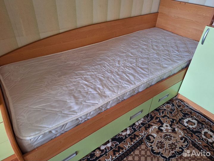 Кровать детская, с выдвижными ящиками