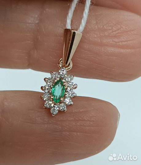 Золотая подвеска Натурал-е изумруды и бриллианты