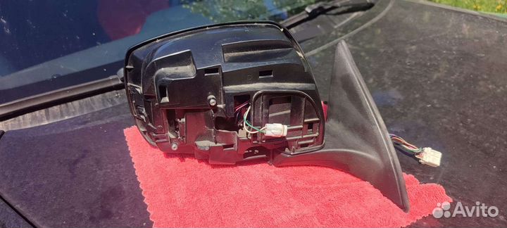 Боковое зеркало