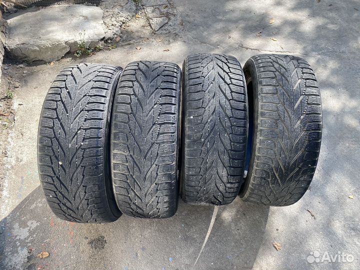 Nokian Tyres Hakkapeliitta R2 SUV 235/55 R18 104R