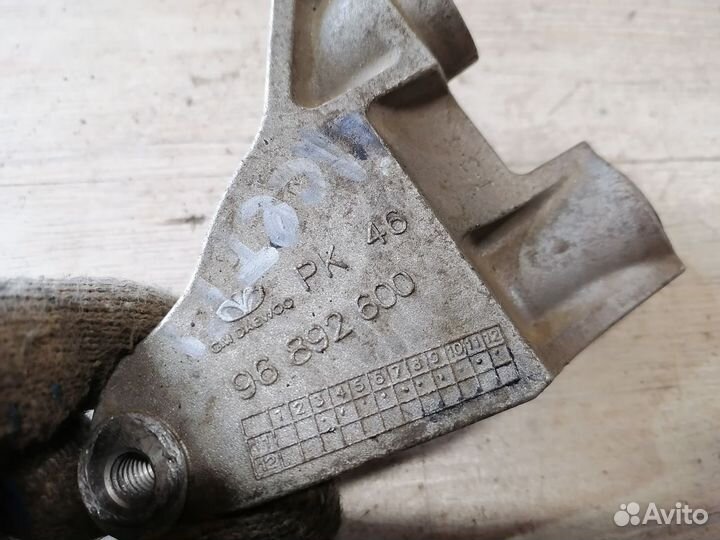 Кронштейн генератора кондиционера Chevrolet Lacett