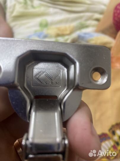 Петля мебельная с доводчиком