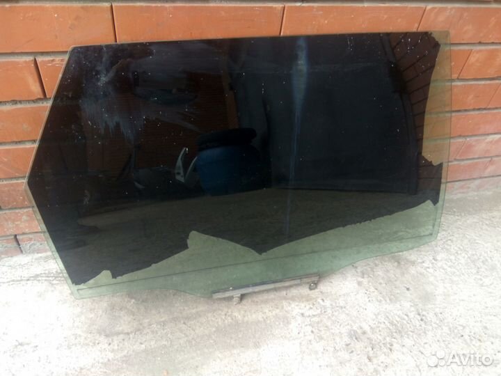 Стекло двери задней Toyota Caldina T210