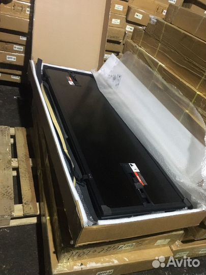 Крышка в кузов ford F150 алюмнь. 3 секции и фонарь