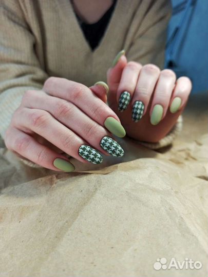 Маникюр/педикюр Большевиков