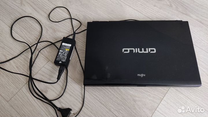 Ноутбук fujitsu Siemens Amilo Li3710