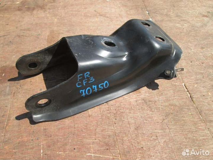 Кронштейн опоры двигателя передний Honda Torneo
