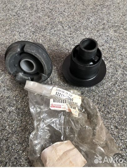 Подушки подрамника двигателя camry 40