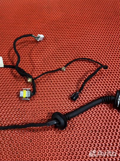 Коса задней двери Mitsubishi Carisma под Эсп