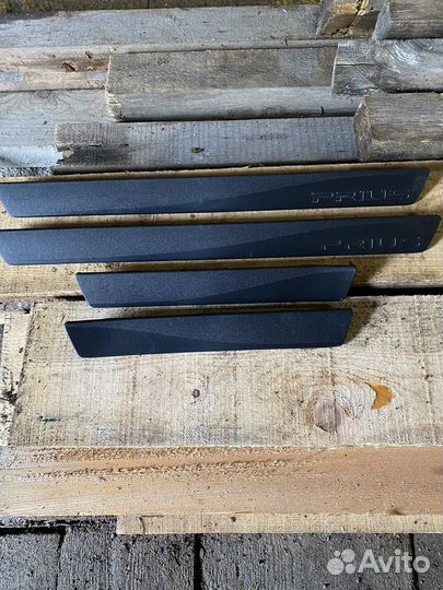 Накладки на пороги для Приус 30