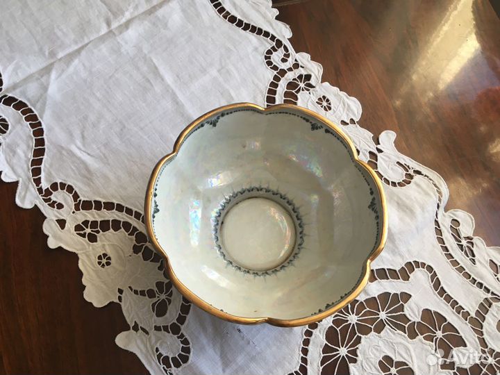 Фарфоровая ваза на ножке. Ручная работа