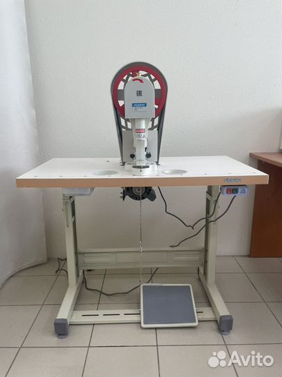 Пресс для фурнитуры juck JK-T818 (со столом)