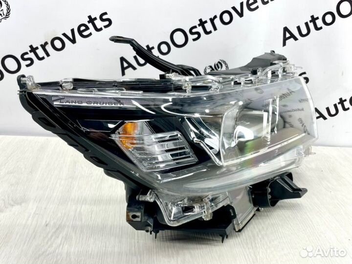 Фара передняя правая Toyota Prado 150 2.8D 2020