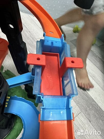 Hot wheels автомойка с крокодилом