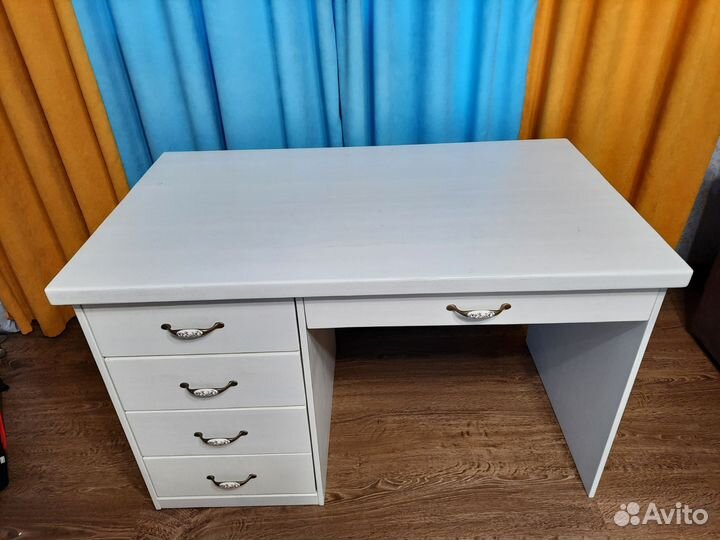 Письменный стол