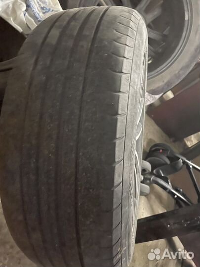 Nankang AR-1 215/60 R17 96