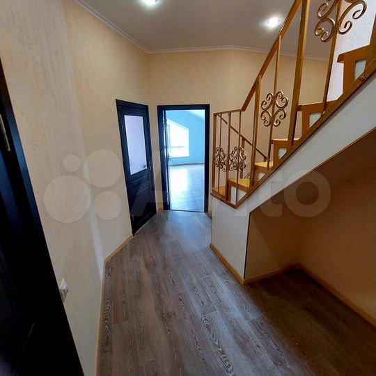 3-к. квартира, 92,5 м², 6/7 эт.