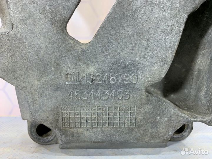 Кронштейн двигателя правый Opel Corsa D A12XER