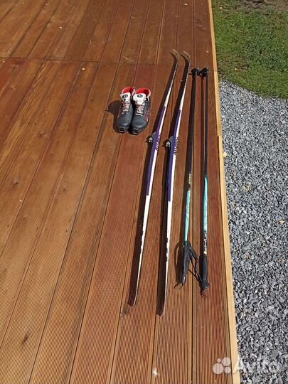 Продам лыжный комплект