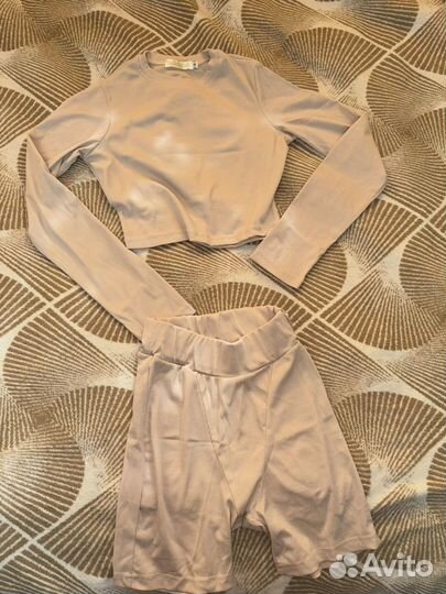 Костюм новый (велосипедки и топ) 42р