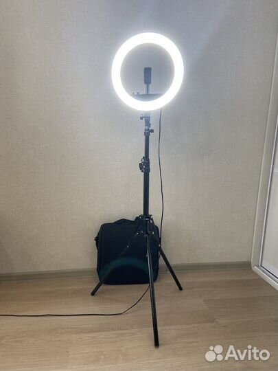 Кольцевая лампа со штативом
