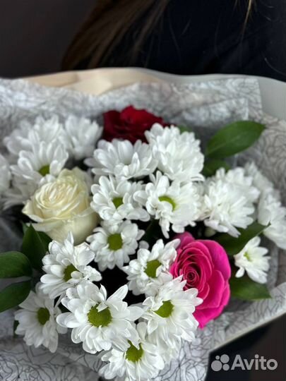 Сборный букет из кустовых хризантем и микса роз S