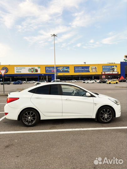 Hyundai Solaris 1.6 AT, 2014, битый, 300 000 км