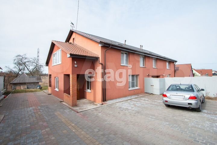 Таунхаус 175 м² на участке 12 сот.