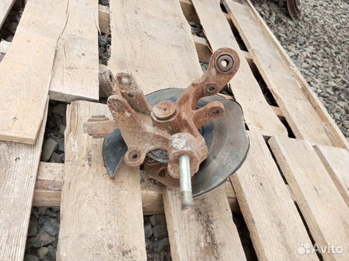 Кулак поворотный задний левый Honda Accord 6 wagon