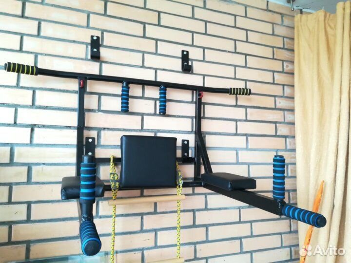 Турник настенный