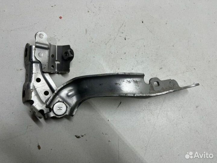 Петля капота передняя правая Toyota Camry V70/V75