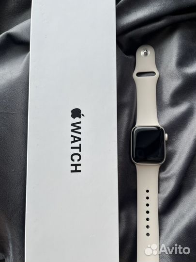 Apple Watch SE 2 (2023) - 40 mm (S/M) Starlight