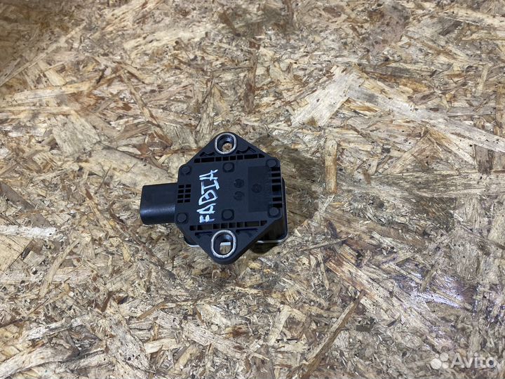 Датчик ускорения Skoda Fabia 2 07-10