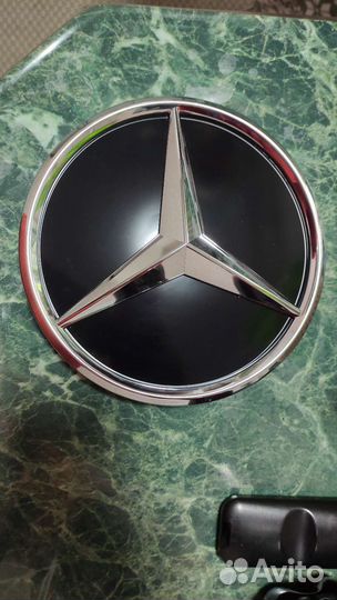 Звезда Mercedes-Benz на решетку радиатора