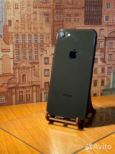 iPhone 8, 64 ГБ