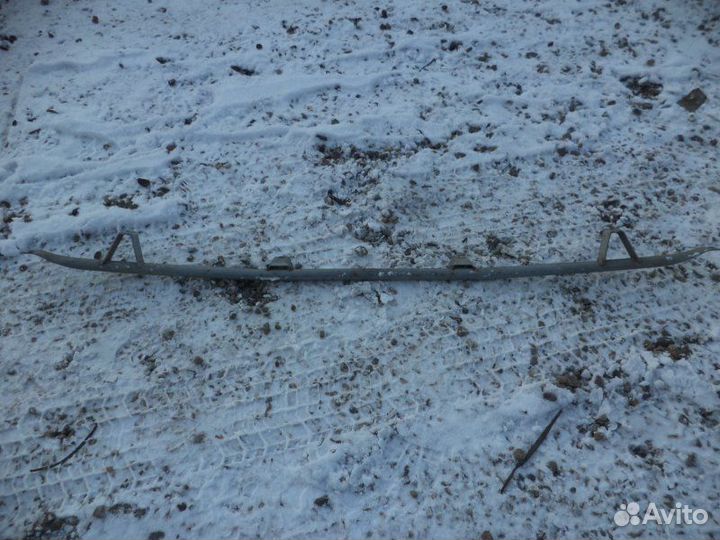 Усилитель бампера задний Toyota Ist NCP61 1NZ-FE