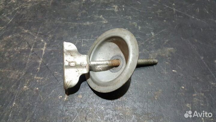 Крепление запасного колеса Subaru Forester SG9