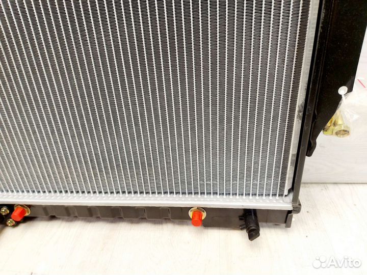 Радиатор охлаждения Mitsubishi Pajero 2. 3,5 V6