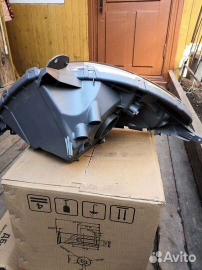 Фара toyota funcargo