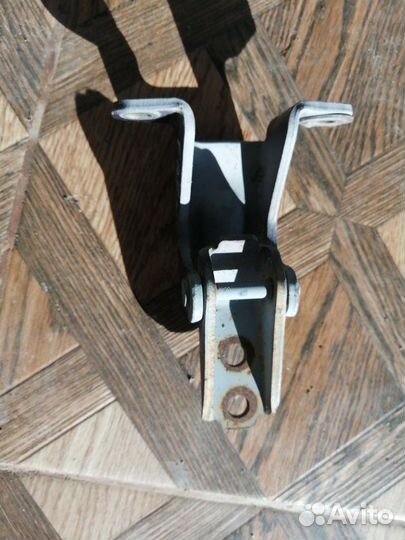 Петля двери передняя левая Mazda Friendee SG5W