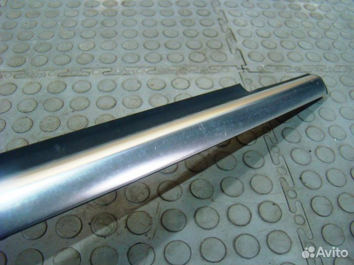 VW Tiguan 1 Накладка стекла заднего правого